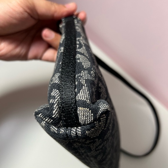 Large Pochette Sold on Payment Plan in IG - Picture 3 of 16